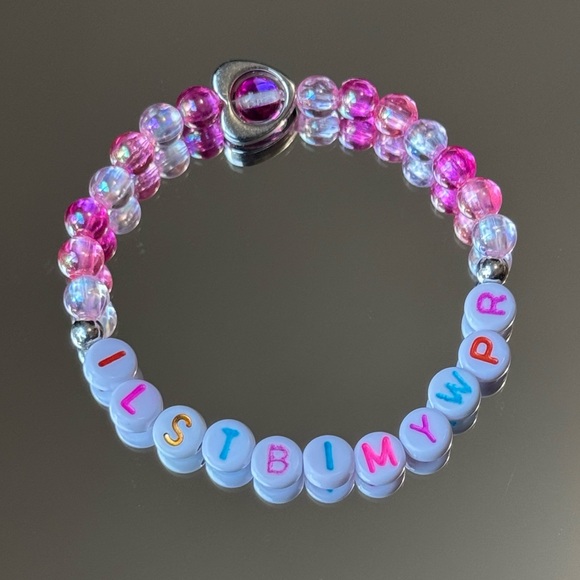 Taylor Swift Friendship Bracelets: Acronym Edition - Picture 12 of 15